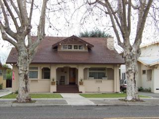 1048 Monterey St, Hollister, CA 95023-4705