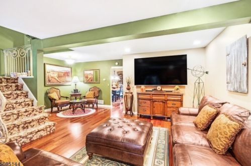 27 Bennington Sq, Hackettstown, NJ 07840-4200