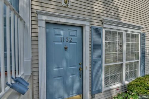 1132 Stafford St, Mahwah NJ  07430-3859 exterior