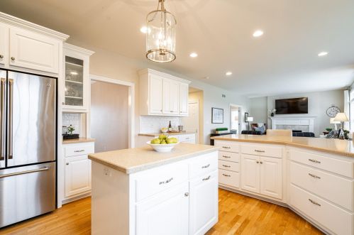 1817 Cool Water Cres, Oconomowoc, WI 53066-4870