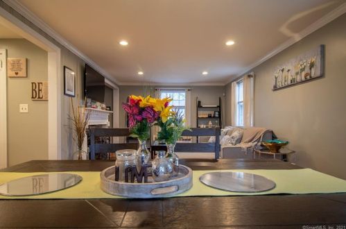 20 Taylor St, Windsor CT  06095-2434 exterior