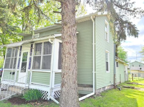 424 Seltzer St, Crestline, OH 44827-1437