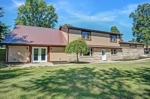 3295 Buena Vista Cir, Zanesville, OH 43701-1202