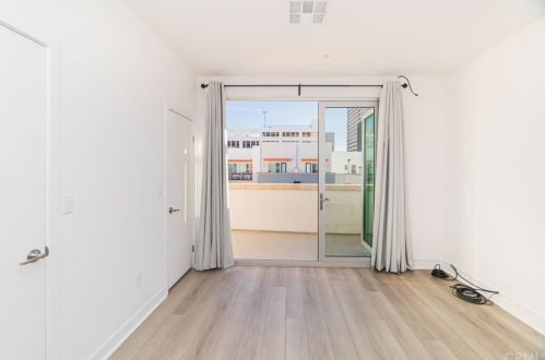 241 Elm Ave, Long Beach CA 90807-3403 exterior