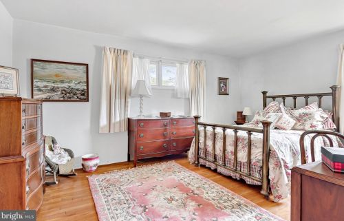 33 Scarsdale Dr, Camp Hill PA  17011-7933 exterior
