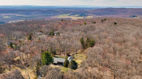 33 Gail Ln, Poughquag NY  12570-5034 exterior