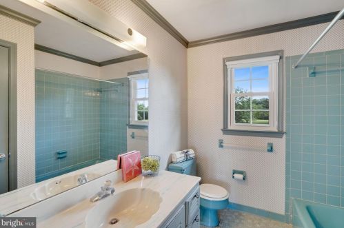 10711 Kettle Run Rd, Nokesville VA  20181-1715 exterior