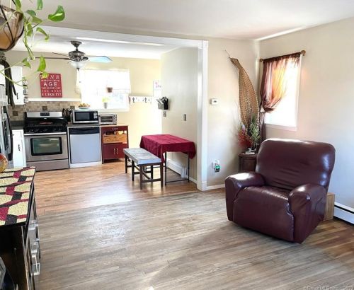 18 Casper St, Danbury, CT 06810-6904