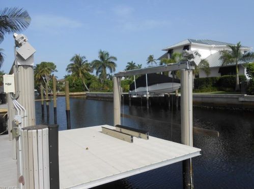 1559 Marlin Dr, Naples FL  34102-1529 exterior