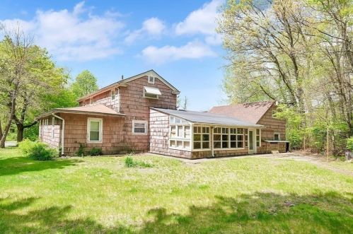 43 Plumtree Rd, Springfield, MA 01118-1419