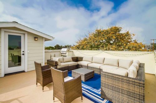 1760 La Playa Ave, San Diego CA 92109-6526 exterior