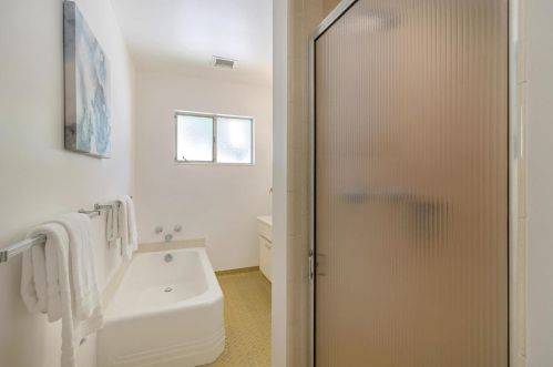 1558 Edgewood Dr, Palo Alto CA  94303-2819 exterior