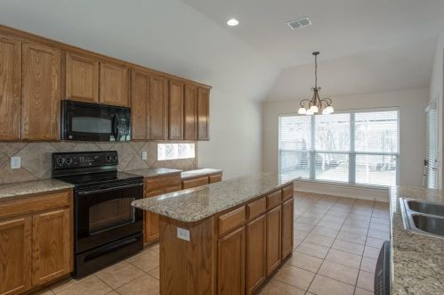 5424 Shasta Ridge Ct, Fort Worth TX  76123-2827 exterior