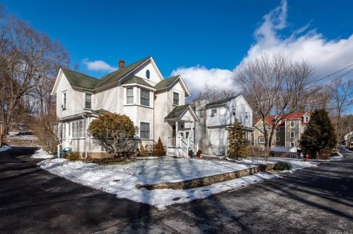 12 Hamilton Ave, Sloatsburg, NY 10974-2332