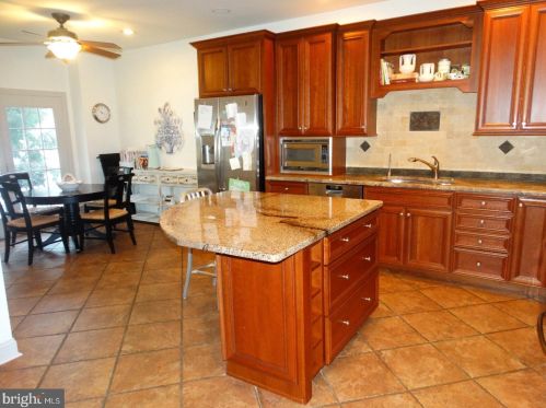 125 Sawgrass Dr, Blue Bell PA  19422-3209 exterior