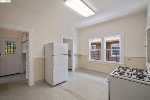 644 55 St, Oakland CA 94609-1601 exterior