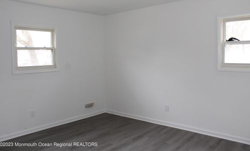 6 Hialeah Ave, Middletown NJ  07748-1049 exterior