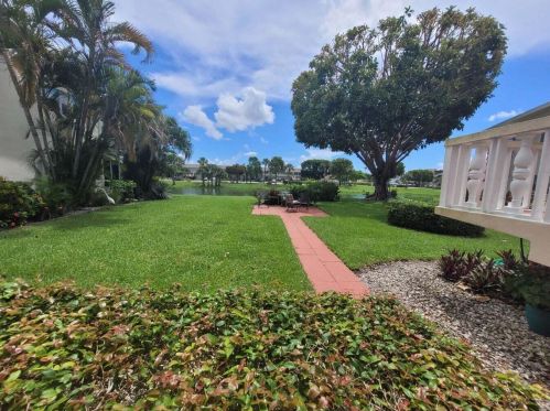 3 Berkshire A, West Palm Beach FL  33417-2151 exterior