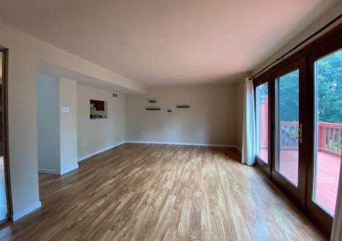 40 Freedom Dr, Bridgeville PA  15017-1421 exterior