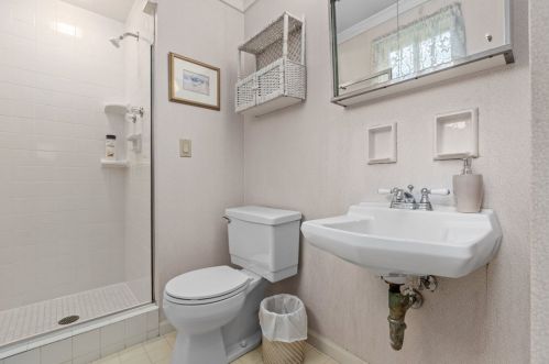 226 Iola St, Glenshaw PA  15116-2029 exterior