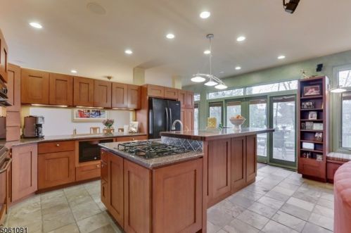 69 Fairway Ave, Verona NJ  07044-1010 exterior