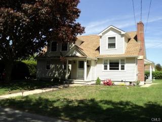 80 Acton Rd, Bridgeport, CT 06606-1601