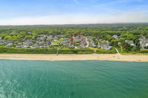 17 Hyannis Point Rd, Mashpee, MA