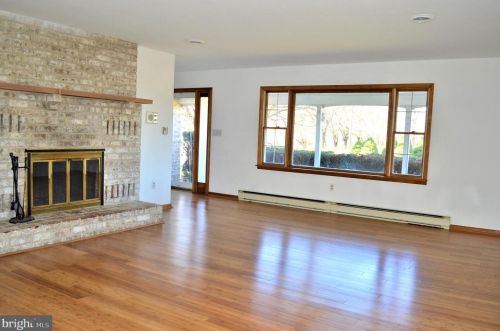 1408 Walnut Bottom Rd, Carlisle PA  17015-9145 exterior