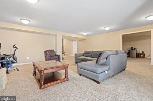 32 Black Forest Ln, Lovettsville VA  20180-8506 exterior