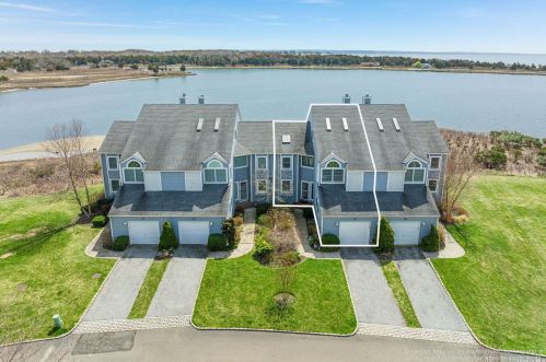 655 Meadow Ct, Southold, NY 11971-4275