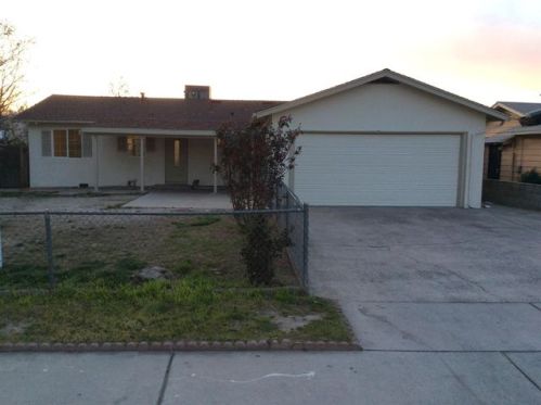 6575 Cypress Ave, Winton, CA 95388-9322