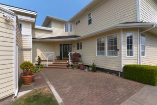4054 Salt Spring Dr, Ferndale, WA 98248-9538