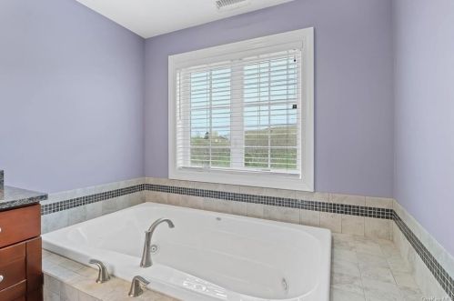 6 Austin Way, Marlborough NY  12542-5539 exterior