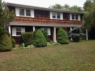 107 Lakeside Dr, Oakdale, NY 11769-2244