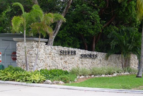 618 Emerald Dr, Key Largo FL 33037-3850 exterior