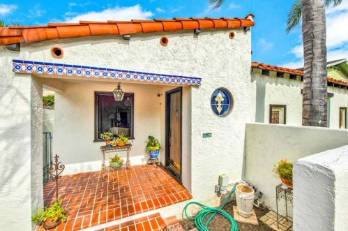 224 Mira Mar Ave, Long Beach, CA 90803-6113
