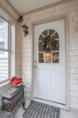 104 Lk Shr Dr, Northwood NH  03261-3707 exterior