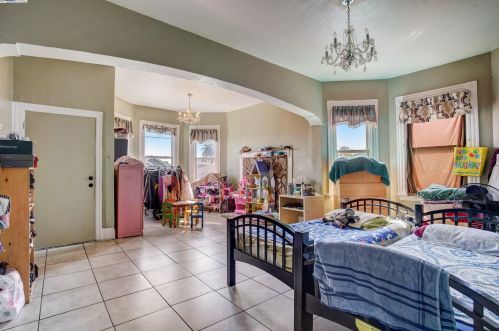 1725 96 Ave, Oakland CA  94603-1909 exterior