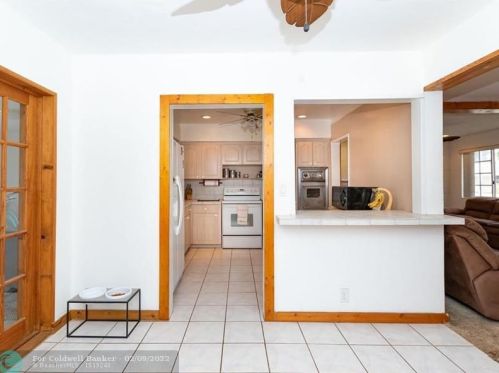 934 72nd St, Hialeah FL  33014-5226 exterior