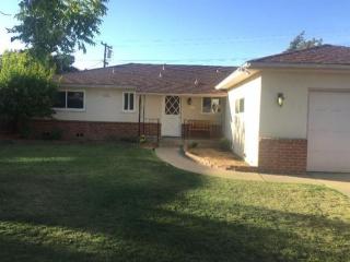 3831 Sussex Way, Fresno, CA 93726-5133