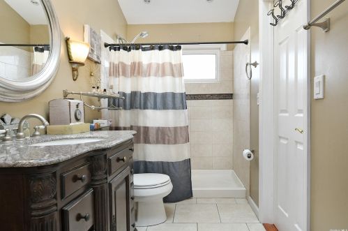 3 Linden Ave, Holtsville NY  11742-2323 exterior