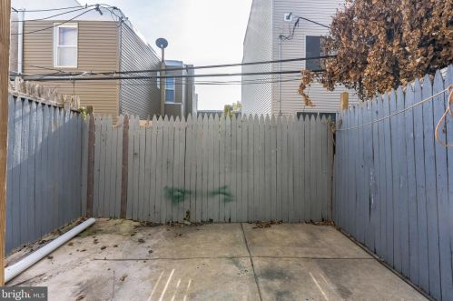 2022 Manton St, Philadelphia PA  19146-4328 exterior