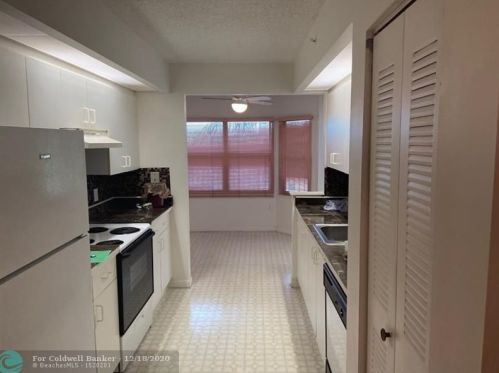 701 141st Ave, Hollywood FL  33028-2313 exterior