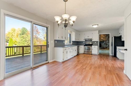 211 Fox Hill Rd, Hartford, CT 06109-4133