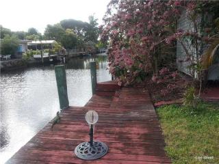 2618 Lee St, Hollywood FL  33020-1945 exterior