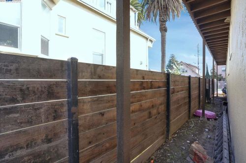 1517 51st Ave, Oakland CA 94601-5237 exterior