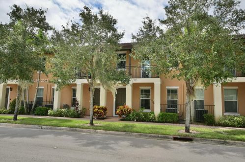 1220 147th Ave, Hollywood FL  33027-6172 exterior