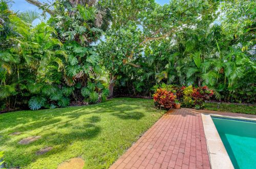 909 27th Ter, Boynton Beach FL  33435-7913 exterior