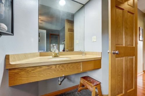 5237 20th St, Milwaukee WI 53233-2548 exterior