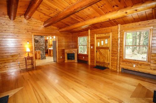 370 Mccurdy Rd, New Boston, NH 03070-4309